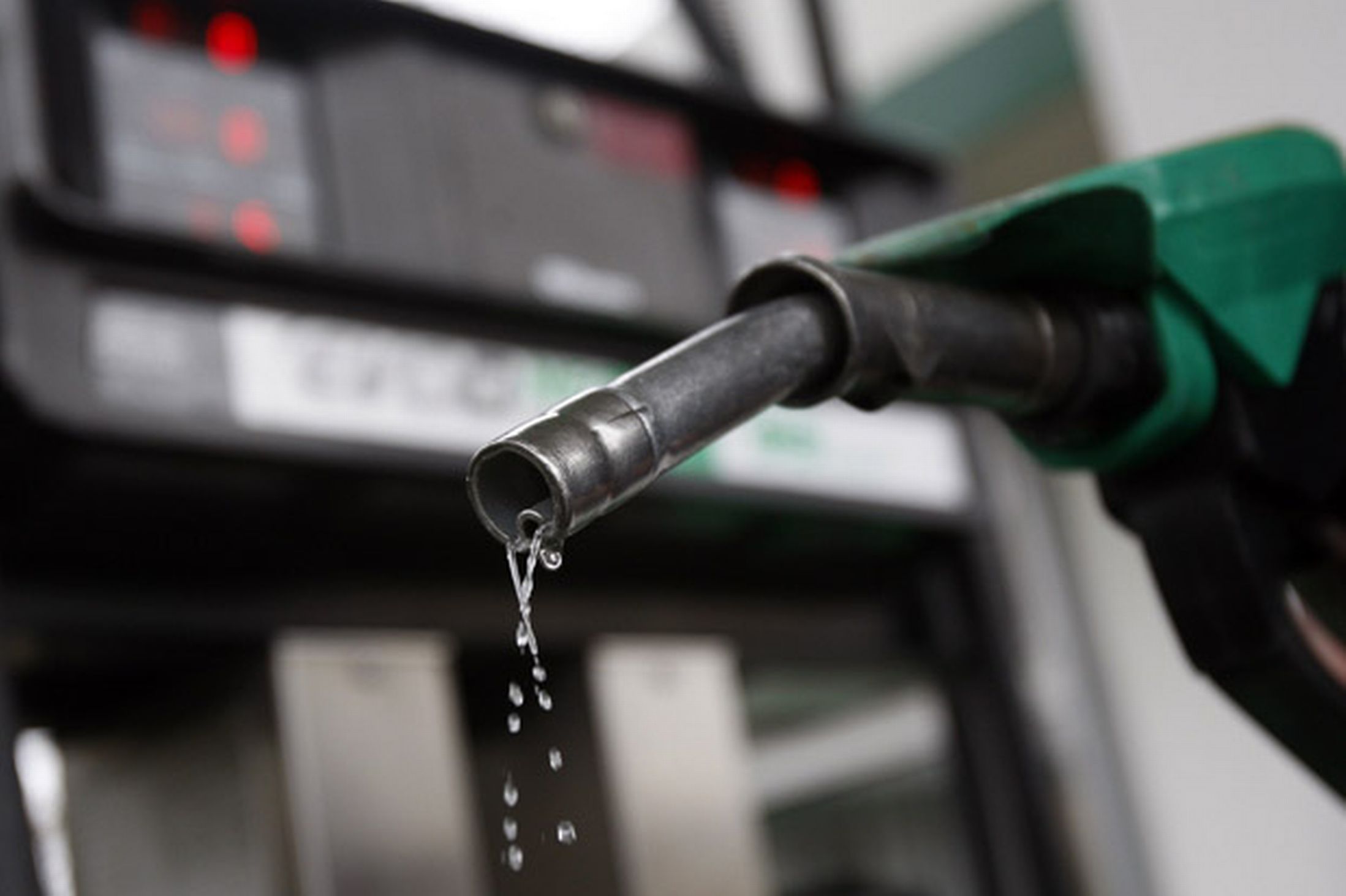  واردات بنزین به ۵ میلیون دلار در روز رسید/روند صعودی واردات در دولت یازدهم+نمودار 