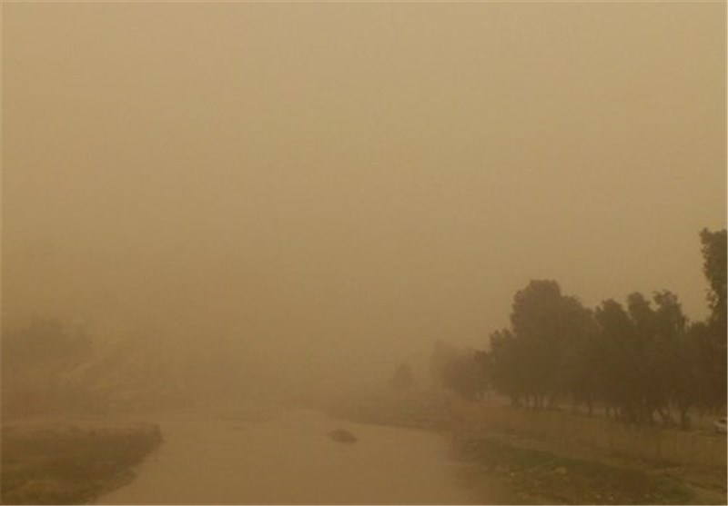 نخستین گردوغبار در سال ۹۵، شهرهای جنوبی خوزستان را به تعطیلی کشاند 