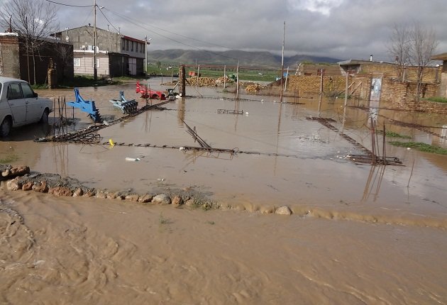 امدادرسانی به ۲۰۰ خانوار نهاوندی گرفتار در سیلاب 