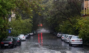 بارندگی ها در شرق کشور شدت می گیرد/ رعد و برق و وزش باد شدید در تهران 