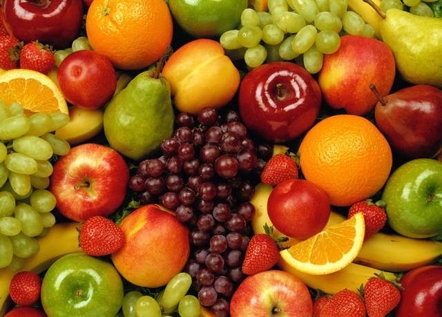 کاهش قیمت ۱۴ محصول میادین میوه و تره بار در آستانه تابستان
