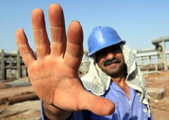 دکل‌های حفاری نفت ایران بیکارند
