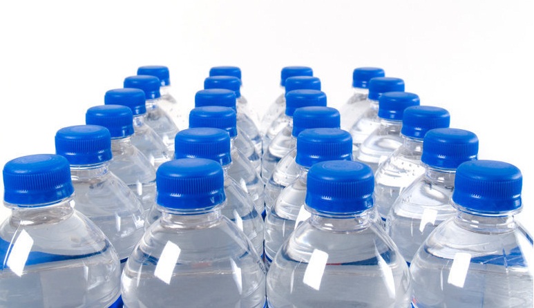 چرا بطری‌های آب معدنی تاریخ انقضا دارند؟