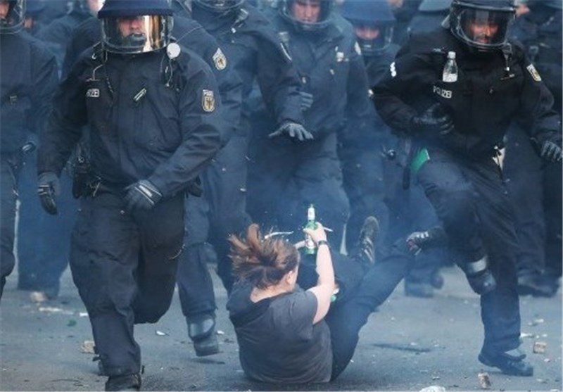 درگیری سخت معترضان و پلیس آلمان + تصاویر
