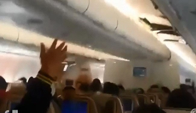 لحظات وحشت در هواپیمای اماراتی + فیلم