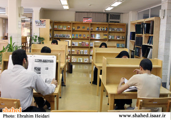 جمع خوانی و حضور دانش آموزان در کتابخانه ها یکی از روش های انتقال مفاهیم و درک بهتر دروس در ایام نزدیک امتحانات است