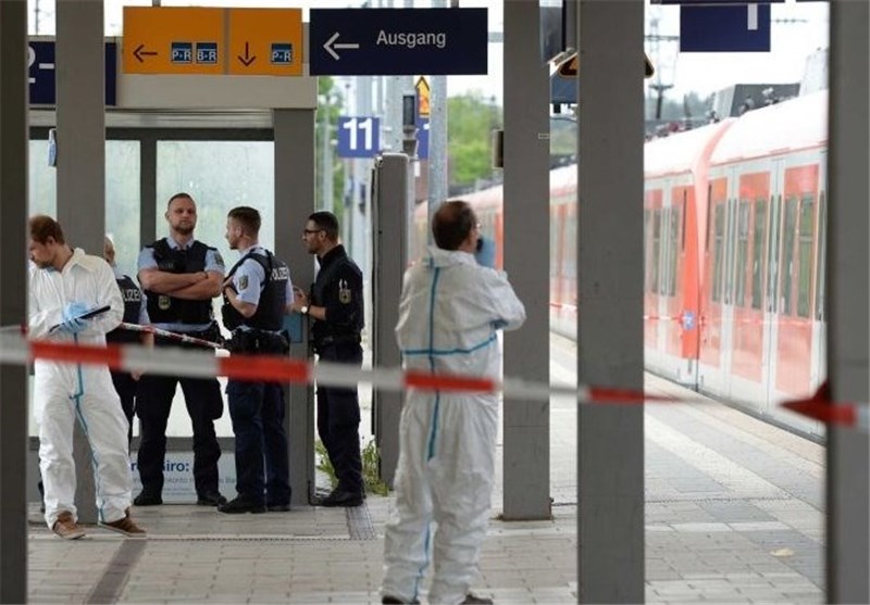 حمله با چاقو به مسافران ایستگاه قطار + عکس