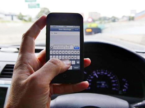 استفاده از تلفن همراه حین رانندگی حس ششم شما را مختل می کند 