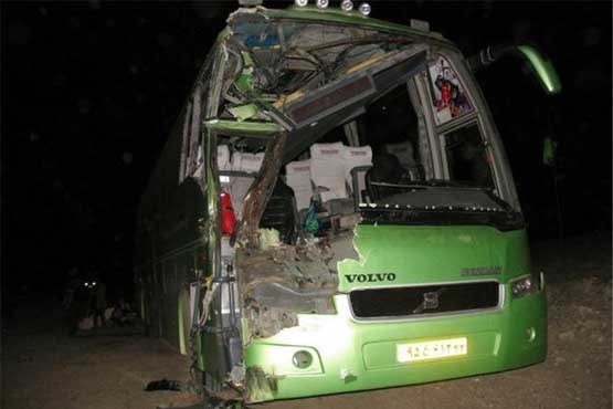 انحراف اتوبوس زائران عراقی ۳کشته و ۳۰ زخمی برجای گذاشت