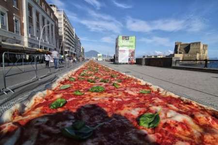 پخت بزرگترین پیتزا به طول دو کیلومتر