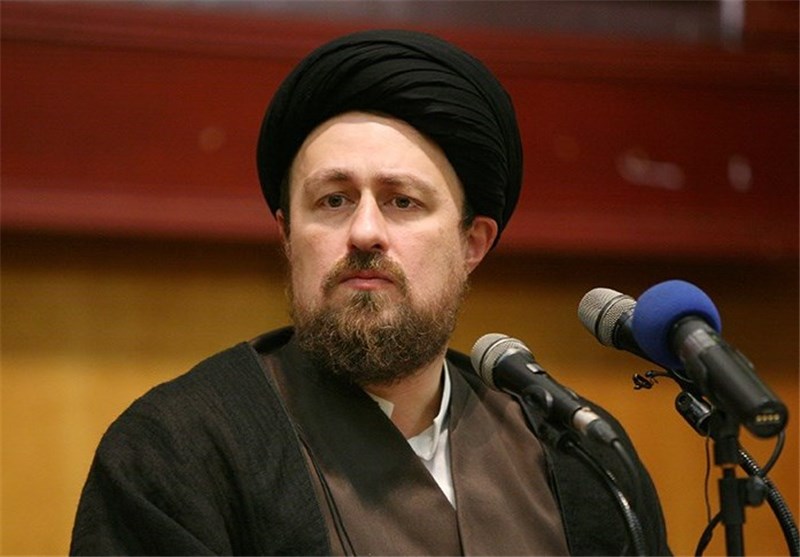 حجت الاسلام خمینی در دیدار با منتخبان مجلس دهم: با سکانداری رهبر انقلاب مشکلات حل می‌شود