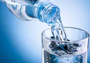 بیماران دارای سنگ کلیه روزی ۱۲ لیوان آب بخورند/ چه بیماران کلیوی نمی توانند روزه بگیرند