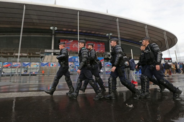 فرانسه نیروهای امنیتی را برای یورو تقویت می کند