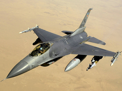جنگنده آمریکایی یک خودروی ارتش عراق را هدف قرار داد