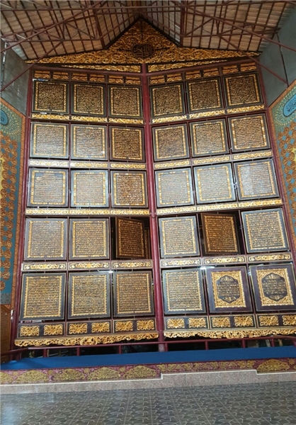 بزرگترین قرآن چوبی جهان+تصاویر