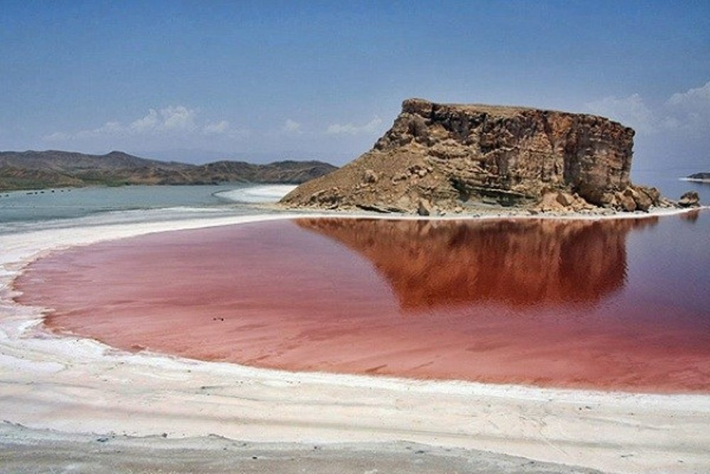 علت قرمز شدن دریاچه ارومیه مشخص شد/ این وضعیت در سالهای آینده از بین می رود