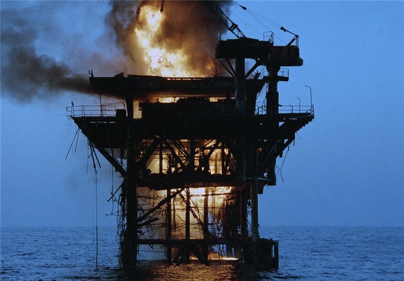 بازخوانی حمله آمریکا به ۴ سکوی نفتی و کاهش ۵۲۰هزار بشکه‌ای صادرات نفت 