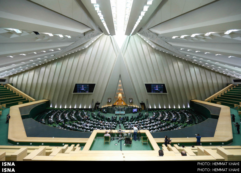 مجلس موضوع سرکشی سازمان مبارزه با پولشویی به حساب‌های ایرانیان را بررسی کند