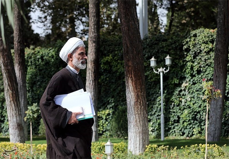 تهدید تلویحی معاون روحانی به انتشار فیش‌های حقوقی