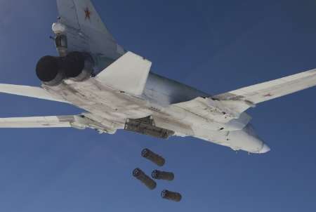  بمب افکن های قاره پیمای روسیه مراکز داعش در سوریه را بمباران کردند