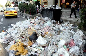 انبوه زباله‌های خانگی، چهره شهر صالح آباد را مخدوش کرده است