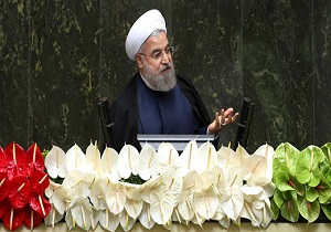  یک سال پس از توافق هسته‌ای ایران، اتهامات فساد برخی مقامات، روحانی را تحت فشار قرار داده است