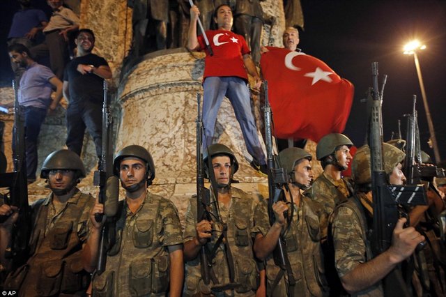 رابرت فیسک: کودتای بعدی ترکیه پیروز می شود 
