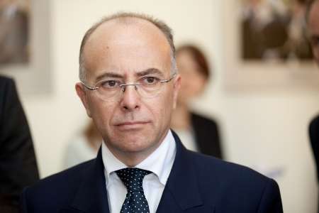 وزیر کشور فرانسه مردم را به پیوستن به نیروهای نظامی ذخیره فراخواند