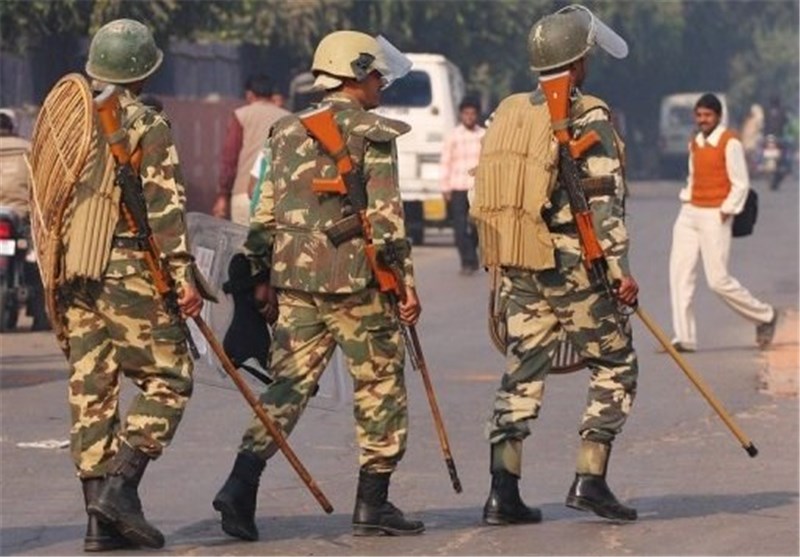  اعزام ۲ هزار نیروی ذخیره پلیس هند به کشمیر / سرکوب مسلمانان ادامه دارد 