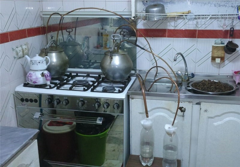  کشف کارگاه تولید مشروبات الکلی در جنوب تهران + عکس 