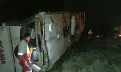 واژگونی اتوبوس ۱۵ مسافر را به کام مرگ کشاند