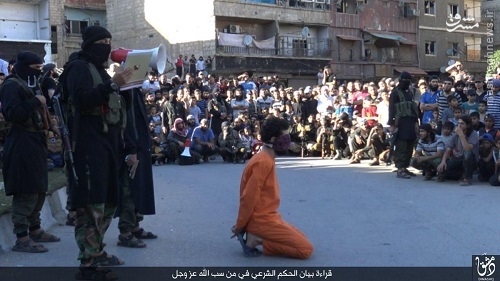 اعدام فرد مجنون توسط داعش+تصاویر