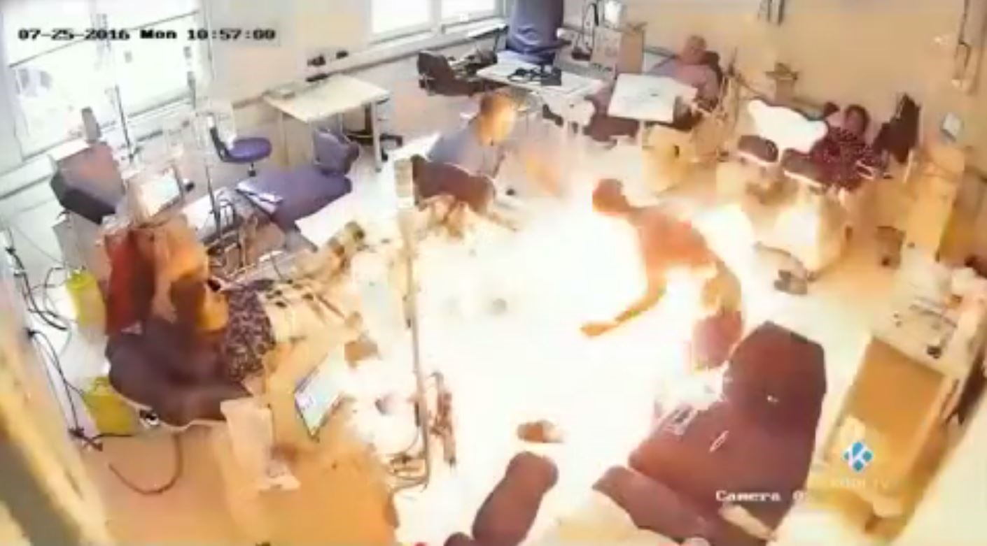 آتش زدن یک بیمار روی تخت بیمارستان! + فیلم