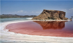 تابستان تهدیدی برای دریاچه ارومیه/ادامه گرما رنگ قرمز دریاچه ارومیه را تداوم می دهد