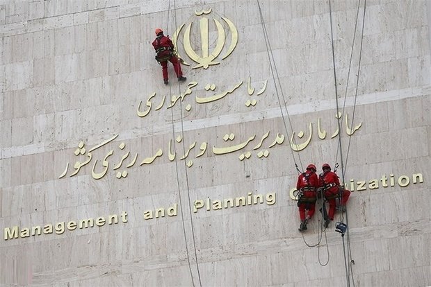 روحانی راه احمدی نژاد را رفت