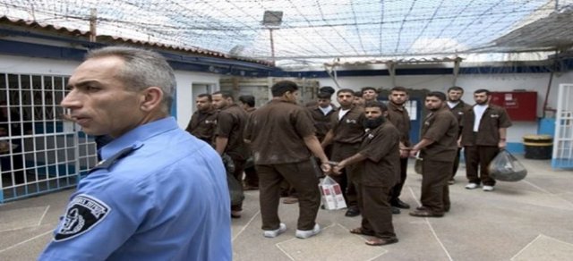 ادامه اعتصاب غذای ۴۰۰ اسیر فلسطینی در «نبرد کرامت»