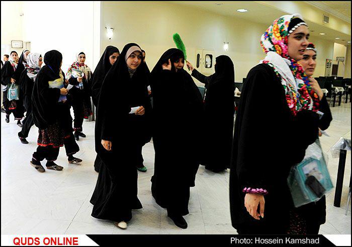 دانش آموزان مدارس حاشیه شهر مشهد مهمان حضرت رضا(ع) شدند