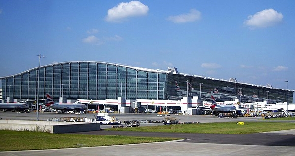 تشدید تدابیر امنیتی در فرودگاه هیترو لندن به دنبال دستگیری کارکنان این فرودگاه 