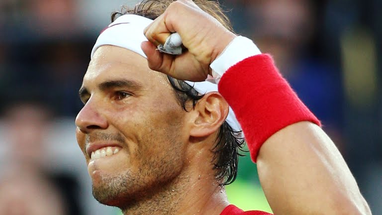 نادال طلای دو نفره را بر گردن آویخت