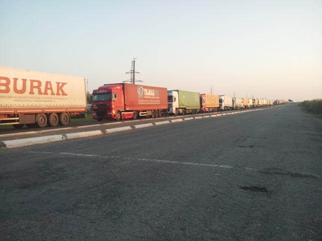 تکرار قصه توقف کامیون‌ها در مرز دوغارون