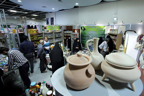 حضور ۸۰ تولیدکننده و نهاد فرهنگی در نمایشگاه و فروشگاه «مهر درخشان»