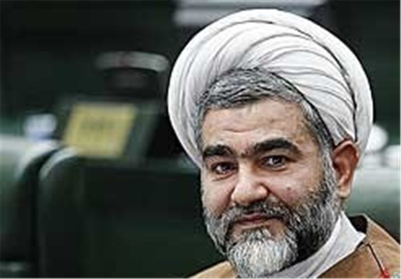 جمهوری اسلامی ایران دیپلماسی التماس و نرمش ندارد/ظریف باید مراقب باشد