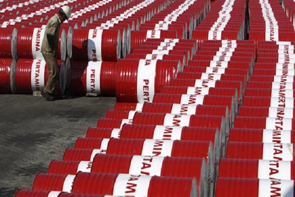امارات عرضه نفت خود را ۱۰ درصد کاهش می‌دهد 