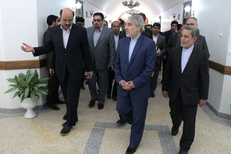 بازدید معاون رئیس جمهوری از مرکز خدمات سرمایه گذاری یزد 