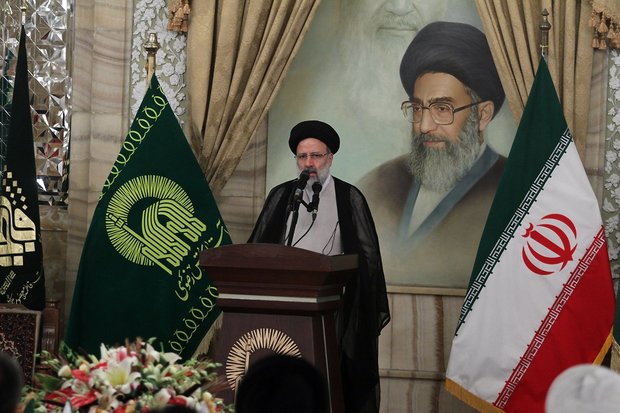 رفع بیکاری و مشکلات کارگری و تحقق اقتصاد مقاومتی در جامعه به پیشرفت صنایع کوچک بستگی دارد