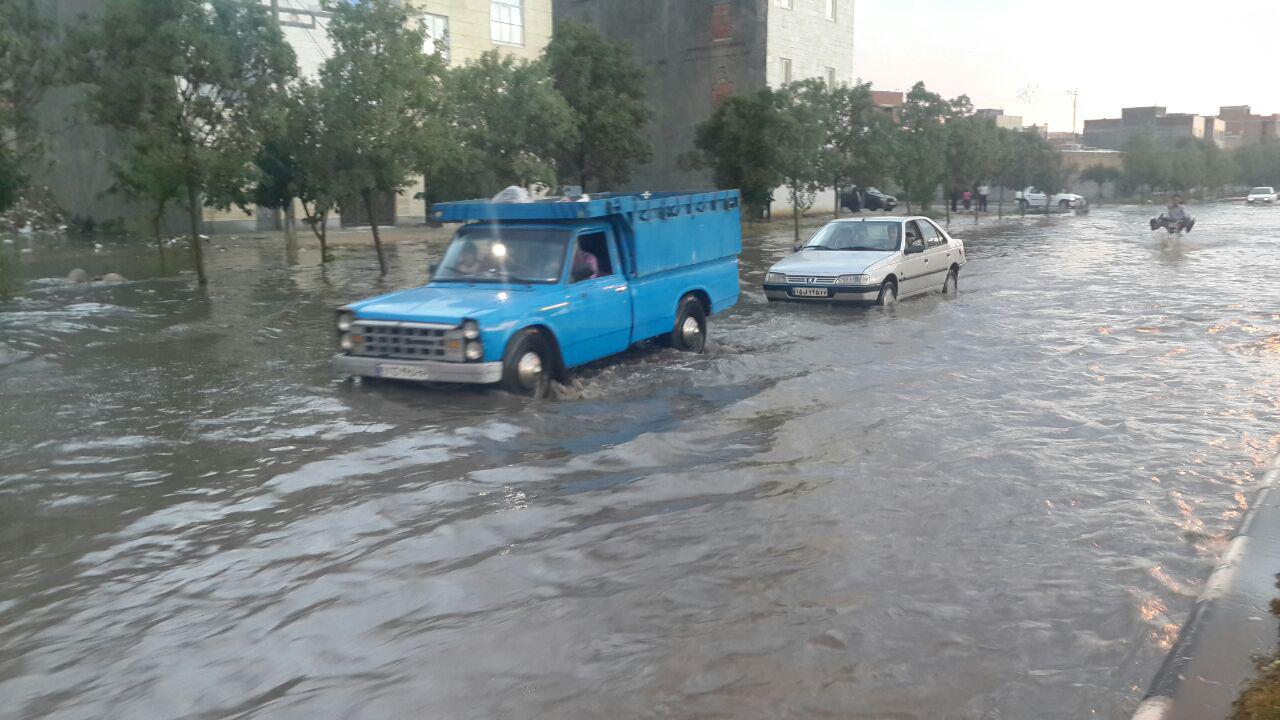 بارش شدید باران سبب آبگرفتگی معابر و خیابان‌های بجنورد شد