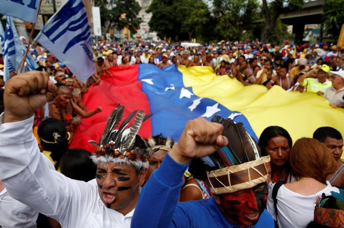  تظاهرات هزار نفری معترضان در کاراکاس + تصاویر 