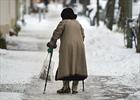 آشنایی با خطرات زمستان برای سالمندان