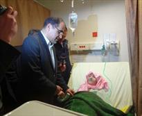 وزیر بهداشت از بیماران بیمارستان شهید بهشتی انزلی عیادت کرد