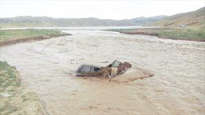 نجات بیش از 70 نفر از میان سیلاب عصر روز گذشته در رودخانه منتهی به سد کارده